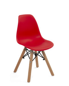 chaise-scandinave-enfant-chambre-rouge