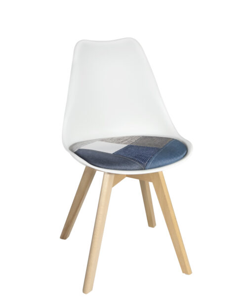 chaise-blanc-coussin-patch-bleu-scandinave-cuisine-salle-manger-kayelles chaise-blanc-coussin-patch-bleu-scandinave-cuisine-salle-manger-kayelles